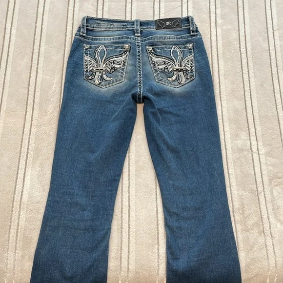 Miss Me wing pocket mid-rise bootcut jeans - Picture 6 of 8